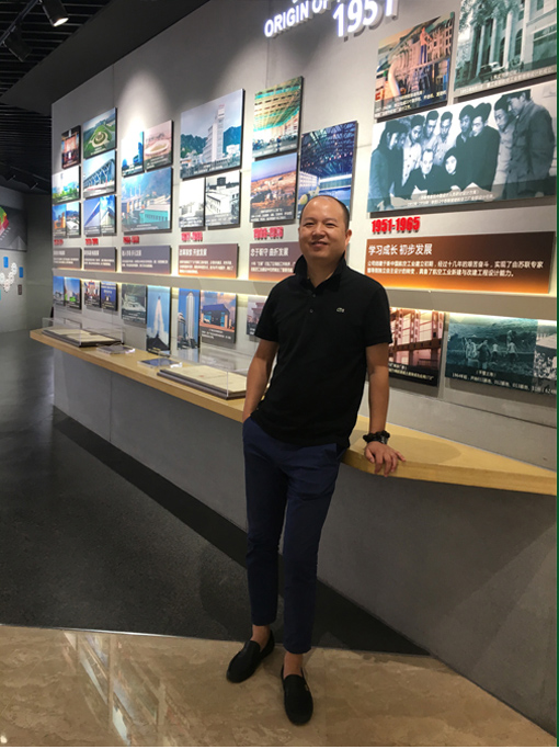 勵(lì)裕來圖片